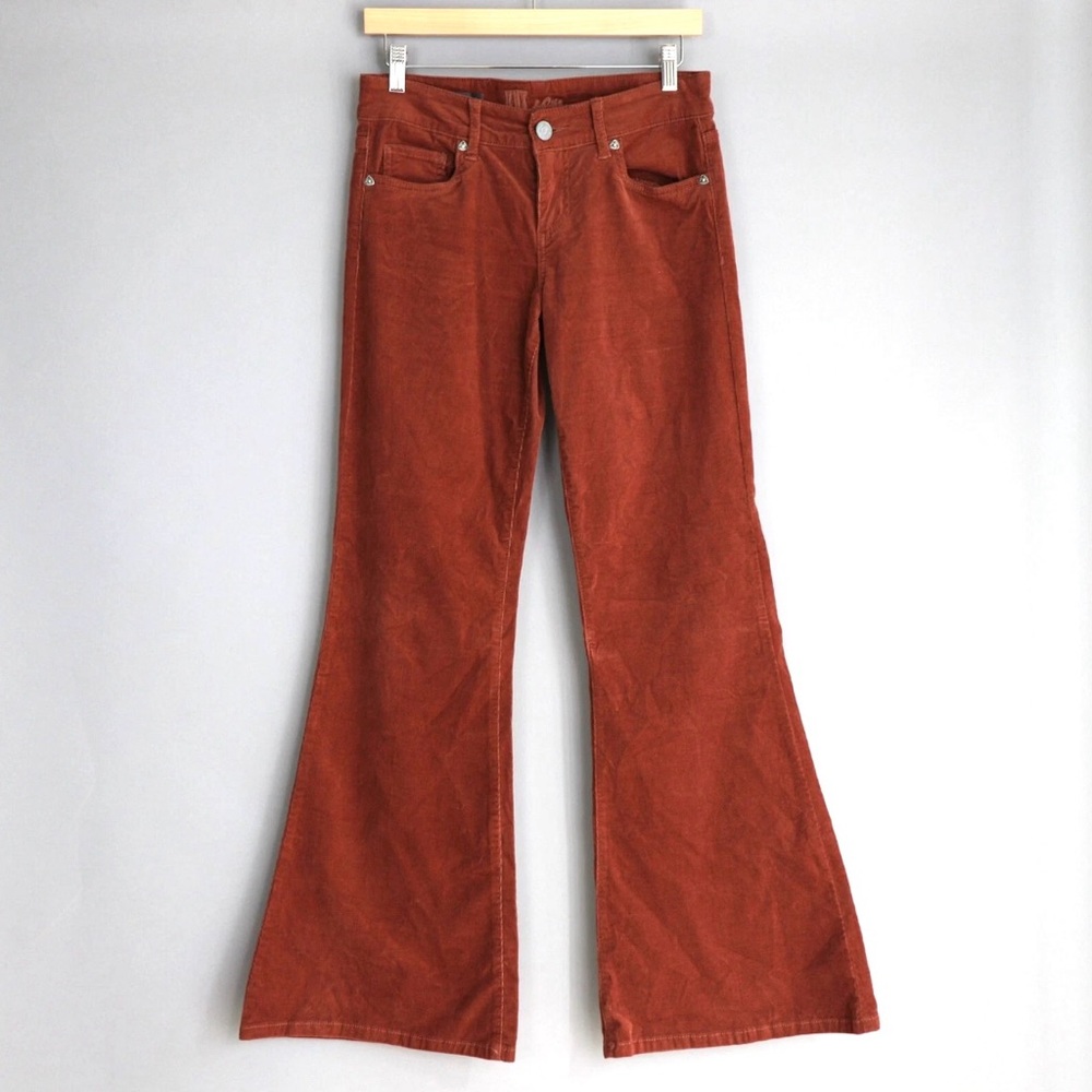 Kut from the Kloth Jane Super Flare corduroy pants in maroon brown size 10